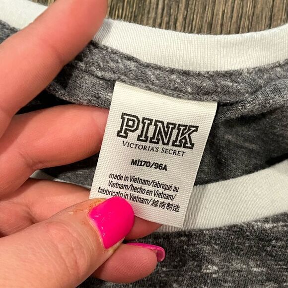 Victoria’s Secret Pink Gray Purple Varsity T-Shirt Size M - Picture 3 of 5